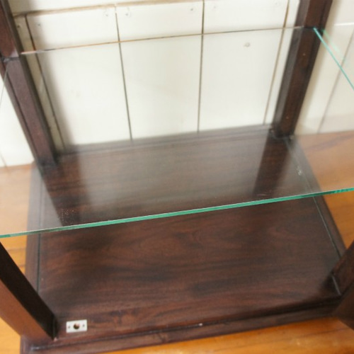 ガラスショーケース 扉 3段 ディスプレイラック 飾り棚 古道具　昭和レトロ アンティーク調 卓上 ガラス棚 飾り棚 縦長 3段 ショーケース