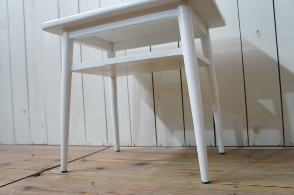 北欧アンティーク調 木製 サイドテーブル ミンディ無垢 小 ホワイト 4枚目の画像