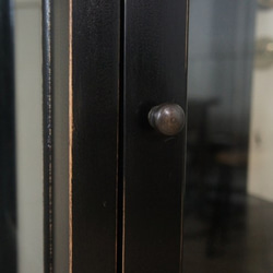 アンティーク調 スリムキャビネット ガラスショーケース 陳列収納 家具 黒 シャビー ブラック 4枚目の画像