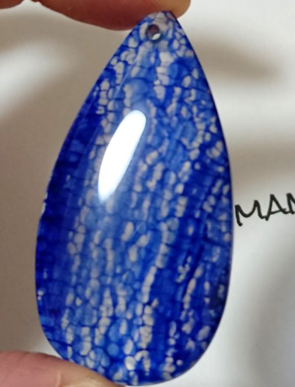 美しいブルーの網目模様　ドラゴンヴィーナスアゲート　ペンダントビーズ　55x29x5.5㎜ 2枚目の画像