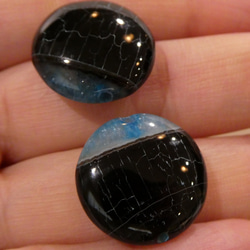 2個　ブラック＆ブルー　geode Druzyオニキスアゲート　コイン型ビーズ　２０x６㎜ 4枚目の画像
