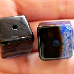 2個　シックな　ブルー＆ブラック　ドラゴンヴィーナスアゲート　キューブ型ビーズ　15x15㎜　 2枚目の画像