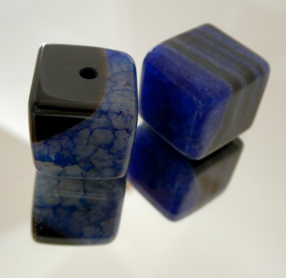 2個　シックな　ブルー＆ブラック　ドラゴンヴィーナスアゲート　キューブ型ビーズ　15x15㎜　 4枚目の画像