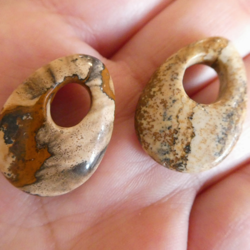 2個 サンドカラーが美しい ピクチャージャスパー ビーズ 24X18X6