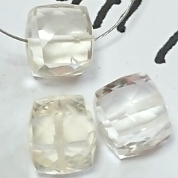 おまとめ専用♡ 宝石質スイスブルートパーズ サファイア カンチェンジュンガ水晶 スイスブルートパーズ1石（10×8mm,特殊カット)《複数購入割引有》