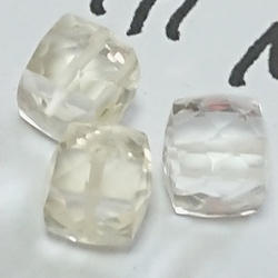 初夏セール　1個大サイズ　ナチュラル　宝石質レモンクォーツ　キューブカットビーズ　8x8㎜ 3枚目の画像