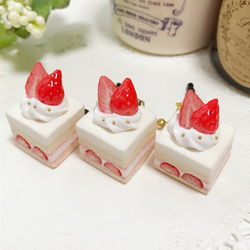 ミニ】いちごロールケーキチャーム キーホルダー Fairy Candy