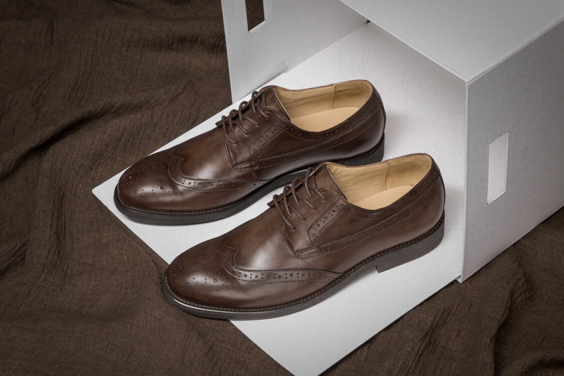 紳士靴ハンドメイドウイングチップハラコレザーシューズ手作り子牛革靴 コーヒー 送金無料
