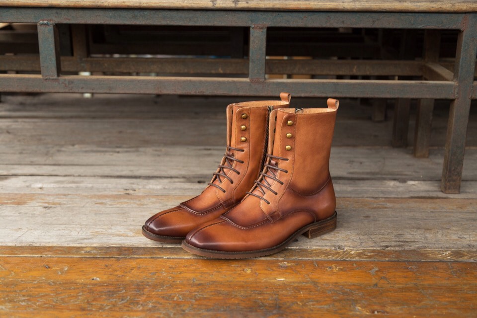 センターシームレースアップ手作り子牛革ミドルブーツ ブラウン 送料無料