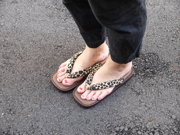 靴職人の手縫い牛革雪駄「那古野雪駄」（ヒョウ柄） サンダル Antico