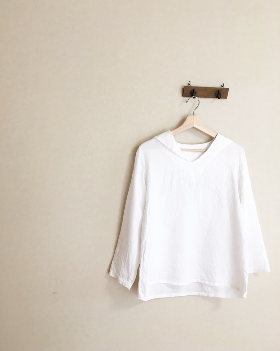 セーラーカラーのブラウス