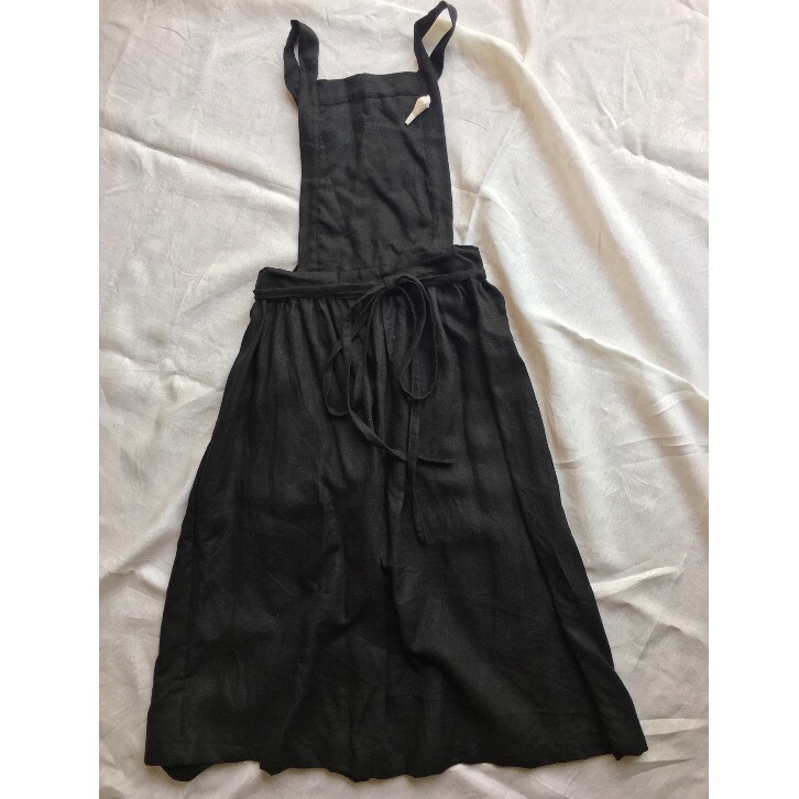 リネン  ブラック エプロンワンピース