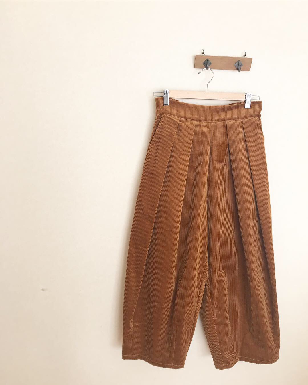 コーデュロイ バルーンパンツ