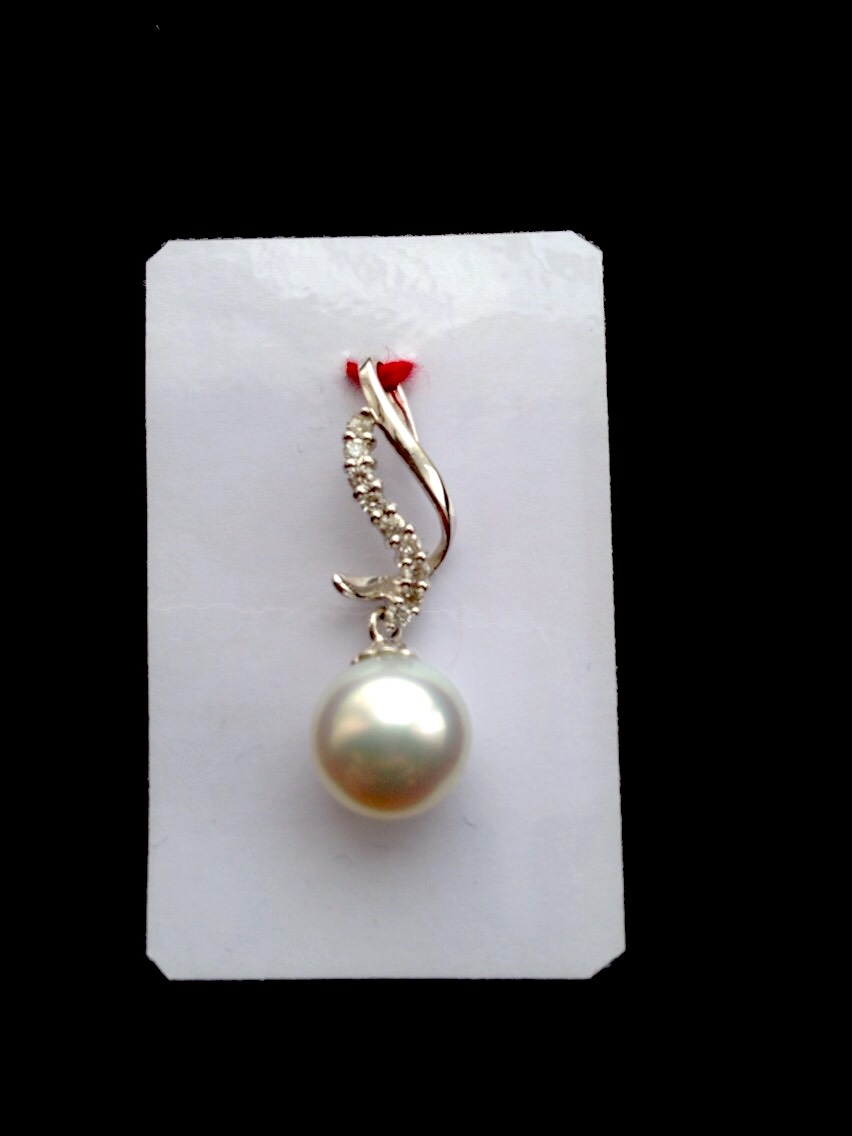 《値下げ！！送料無料！！》南洋真珠10mm ペンダントトップ