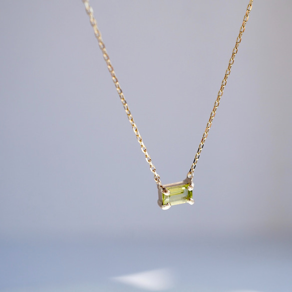 [August] Peridot baguette necklace [P086K10YG(PE)] 2枚目の画像