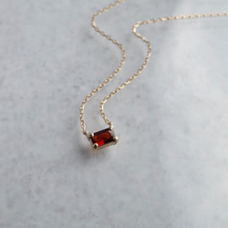 [January] Garnet baguette necklace [P086K10YG(GA)] 1枚目の画像