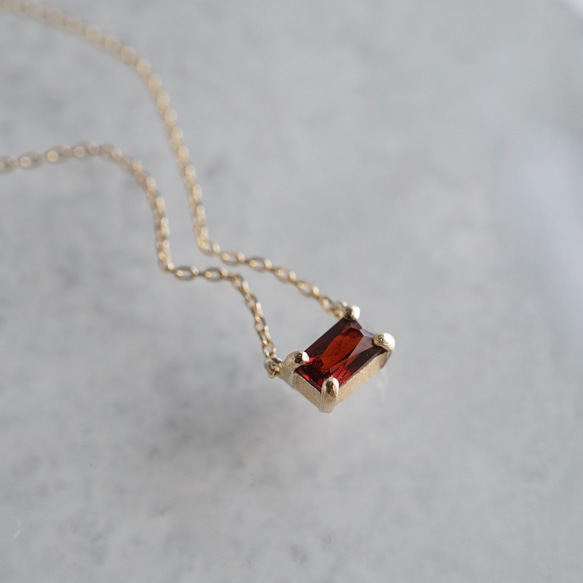 [January] Garnet baguette necklace [P086K10YG(GA)] 3枚目の画像
