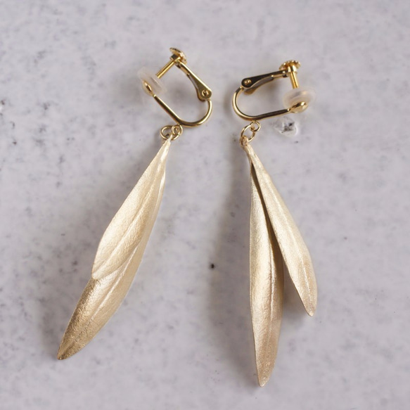 Olive leaves earrings {EP048K10} 1枚目の画像