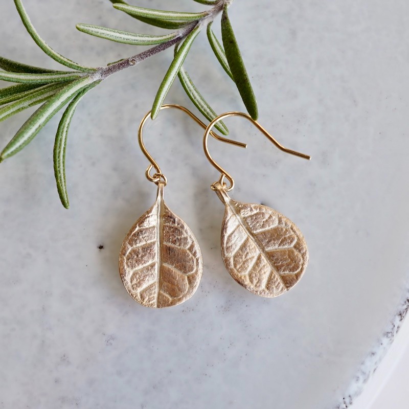 Feijoa leaf earrings (small) [EP052K10]