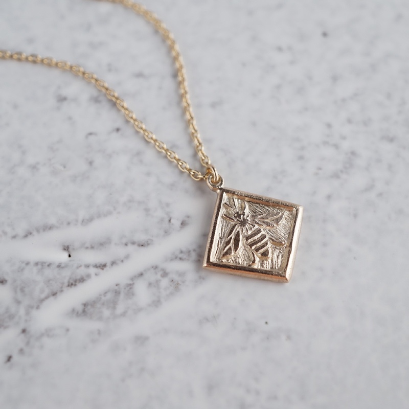 Bee pendant [P085K10YG]