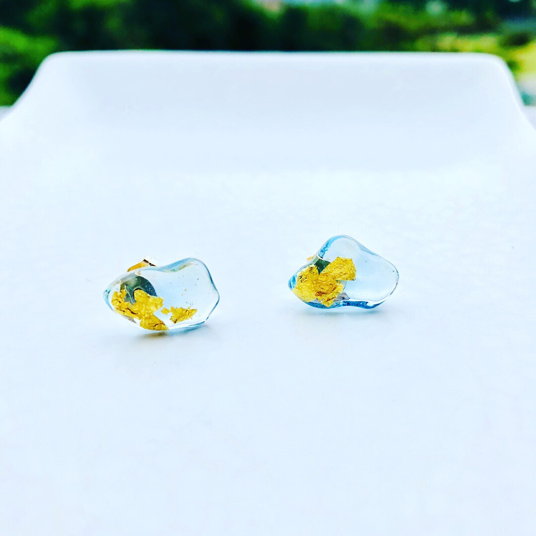 パールシーグラス  きらめく雫 シーグラス 一点物 貝 個性 金箔 ピアス イヤリング 【230】NEW!