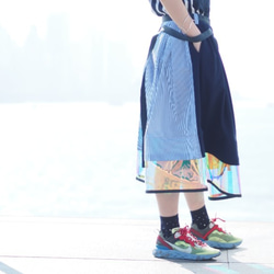 HOLOGRAPHIC TRANSPARENT STRIPE LAYERED BLUE SKIRT 第1張的照片