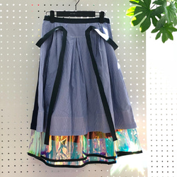 HOLOGRAPHIC TRANSPARENT STRIPE LAYERED BLUE SKIRT 第3張的照片