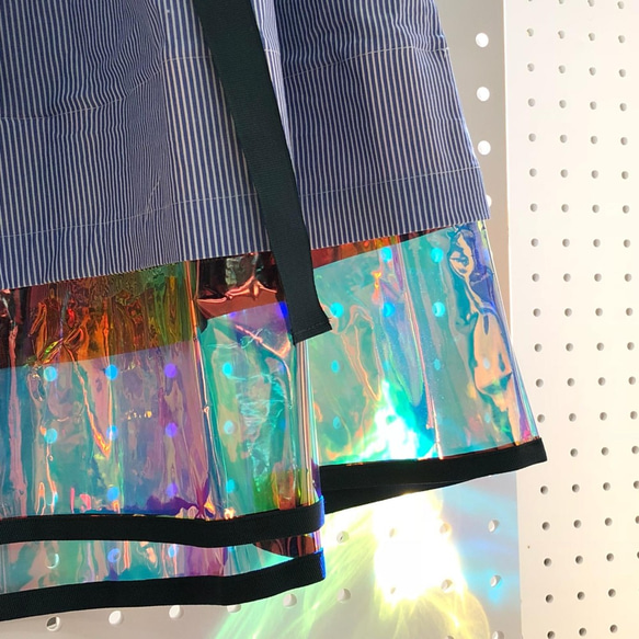 HOLOGRAPHIC TRANSPARENT STRIPE LAYERED BLUE SKIRT 第6張的照片