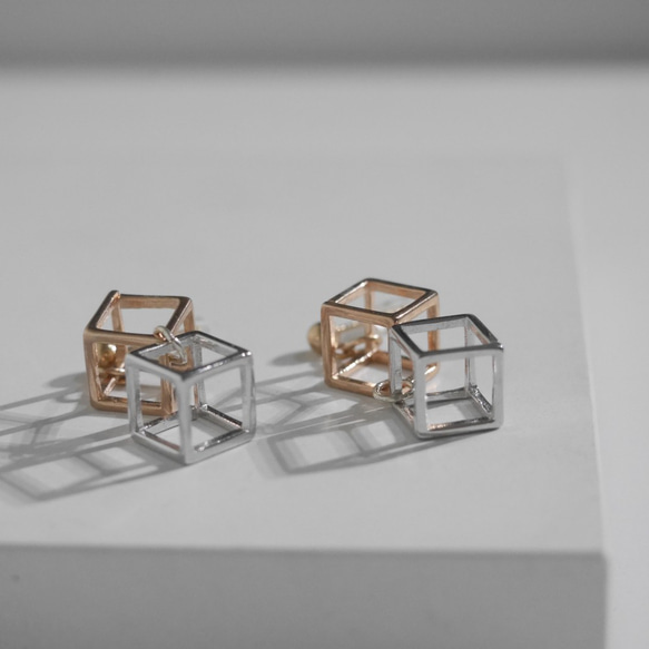18K玫瑰包金 925純銀3D 簡約立方體吊咀拼色耳環 情人節紀念禮物 第4張的照片