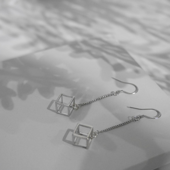 925純銀3D 簡約立方體吊咀有鍊耳環 情人節紀念禮物 可轉耳夾 第5張的照片