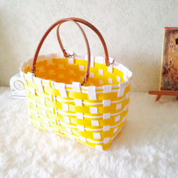 ✨【再販】♥かわいい　人気のかごバッグ(格子柄)　ストライプ　浴衣バッグ　プレゼント　クラフトバンド　黄色　イエロー 3枚目の画像