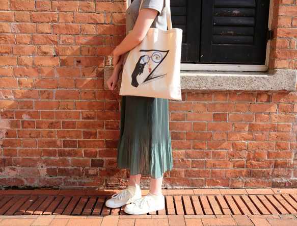 手繪字母托特包－豎型 Q-Z《Lady A to Z on tote bag-Vertical》 第5張的照片