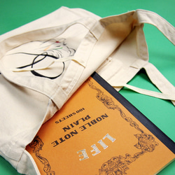 手繪字母托特包－橫型 A-H《Lady A to Z on tote bag-Horizontal》 第6張的照片