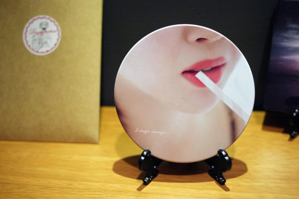 【雲遊視界ღ pictour】影像創作裝置藝術杯墊組『紅唇』red lips 第1張的照片