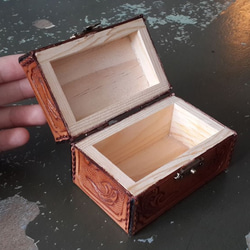 <朢工場皮雕>客製化皮雕松木盒 第5張的照片