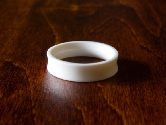 Porcelain ring <くぼみ> 2枚目の画像