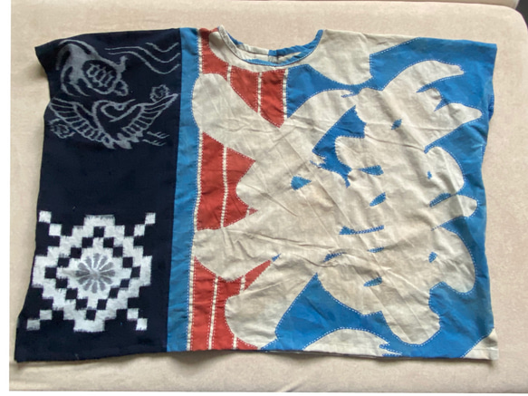 泥染幟旗と藍染絵絣のボックスプルオーバー　男女兼用 3枚目の画像
