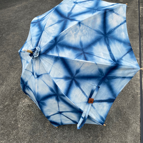 日傘 藍 板締めの雪花絞り染め 涼 傘・日傘 secca 通販 11954285 日傘 藍 板締めの雪花絞り染め 涼 傘・日傘 secca 通販 11954285