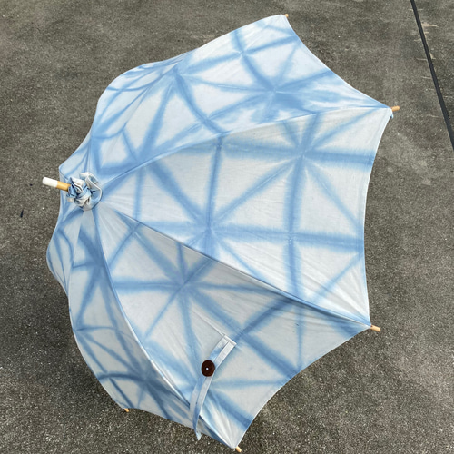 雪花 日傘 藍 板締めの雪花絞り染め 淡 傘・日傘 secca 通販｜Creema 