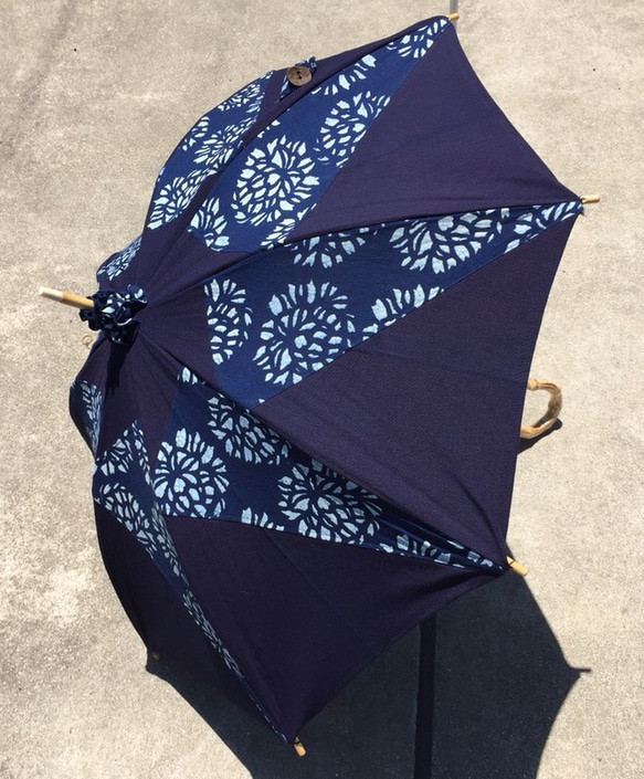 日傘 藍無地木綿と藍型染め 手染め I 初夏の持ち物 2枚目の画像