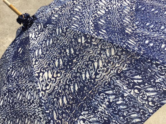 縦 日傘藍更紗ローケツ手染め 初夏の持ち物 3枚目の画像