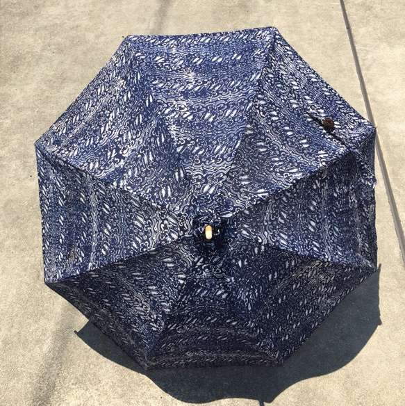 横 日傘藍更紗ローケツ手染め 初夏の持ち物 1枚目の画像
