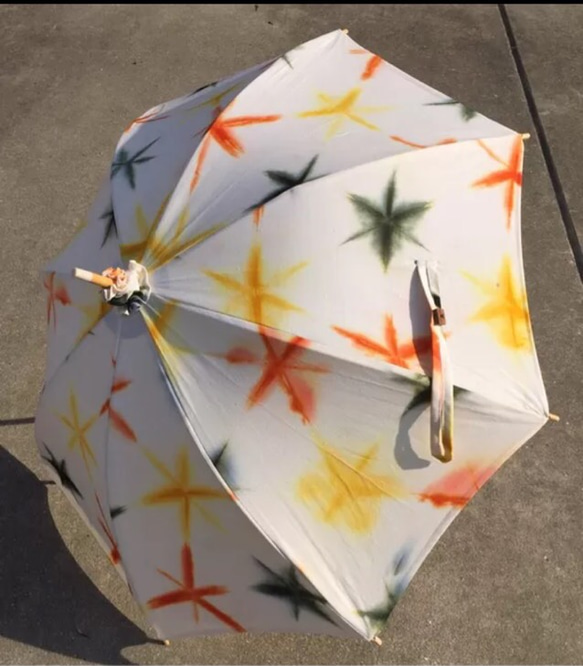送料無料＊ キラキラ3色雪花絞り染めの日傘 傘・陽傘 secca 的作品