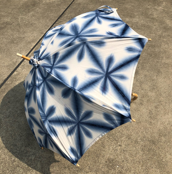 雪ん子　型染めリメイク日傘 雪四角 日傘 藍手染め×雪花絞り板締め 傘・日傘 secca 通販 7442017