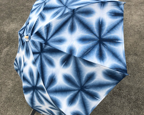 藍手染め 雪花絞りの日傘 雪結晶