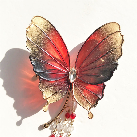 蝶のイヤーフック【クリアー・ホワイトグラデ】 5枚目の画像