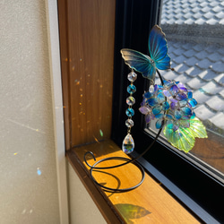 蝶と雨垂れ紫陽花のサンキャッチャー【水青金・青紫】 8枚目の画像