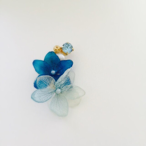 [再次上架...銷售]藍色繡球花和施華洛世奇耳骨夾和耳環 2件套！ ︎ 第3張的照片