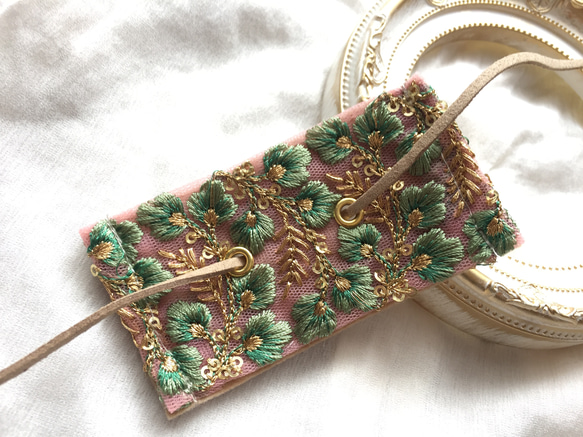 【再販】インド刺繍 リボン ポニーフック ラップリボン ピンク×グリーンフラワー 2枚目の画像