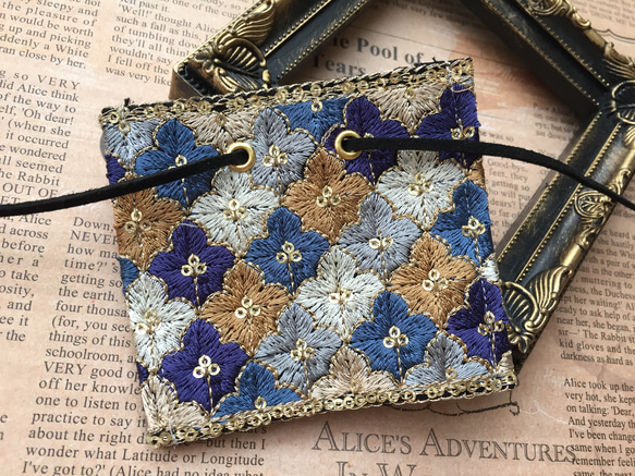 ♡インド刺繍リボン　ポニーフック　ヘアカフ　ブラック　カーキレース　パール付き♡ ♡インド刺繍リボン ポニーフック ヘアカフ ブラック カーキレース